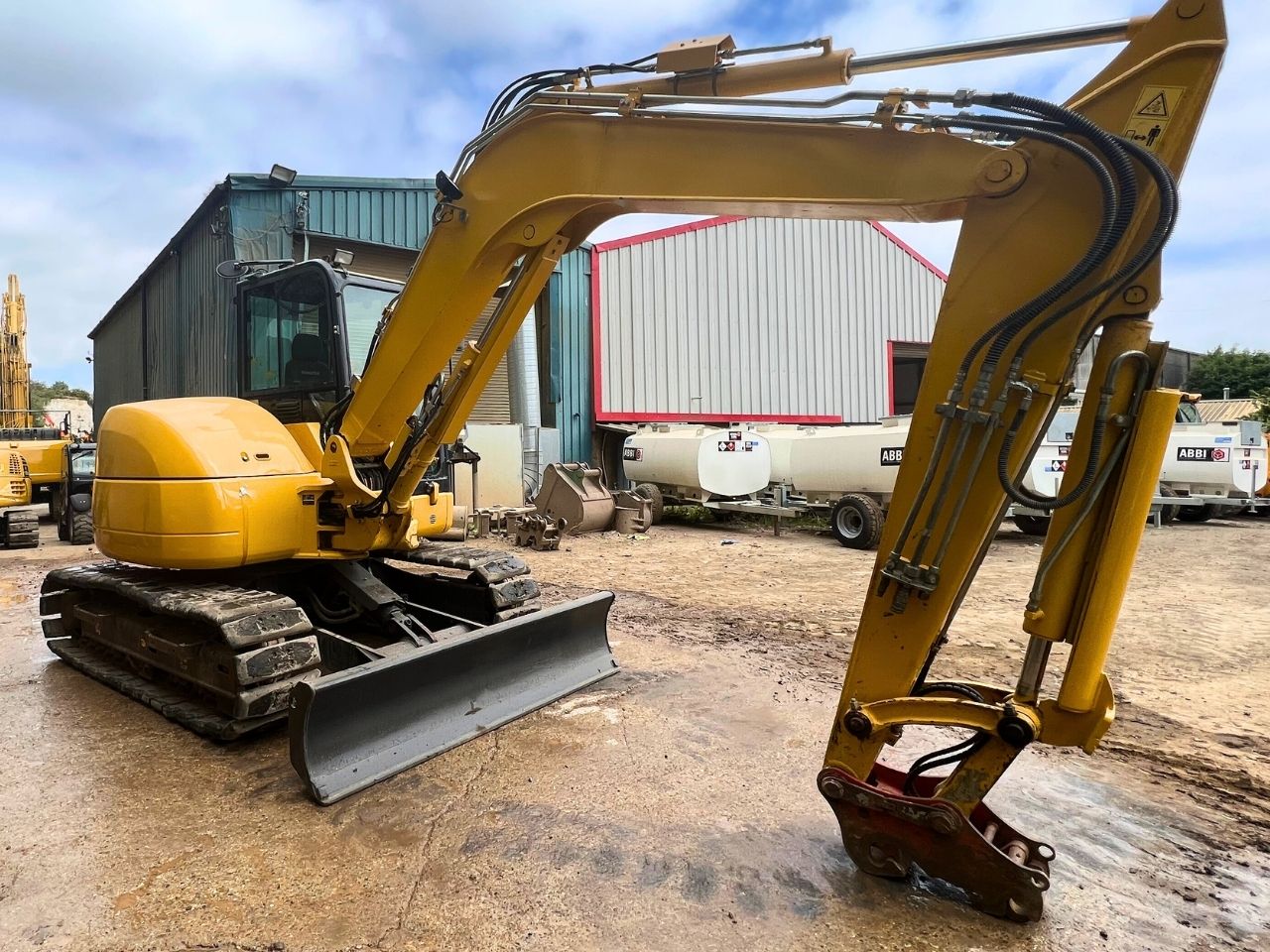 Side of machine Komatsu PC80