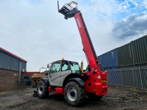 Back of machine Manitou MT1335