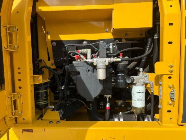 Komatsu PC210 Tracked Excavator for sale - U01076