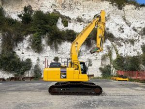 Komatsu PC210 Tracked Excavator for sale - U01076