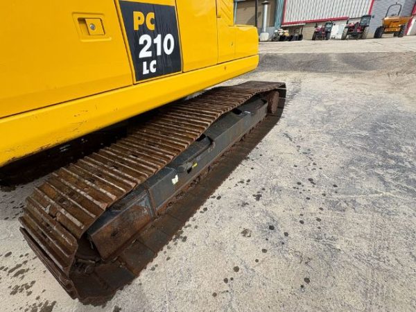 Komatsu PC210 Tracked Excavator for sale - U01076