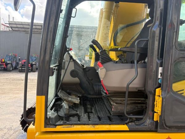 Komatsu PC210 Tracked Excavator for sale - U01076