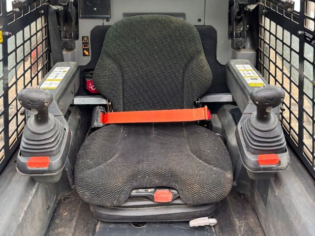 Bobcat T76 skidsteer loader for sale - G01001