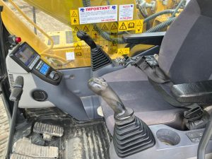 Komatsu PC210 digger for sale - U08185
