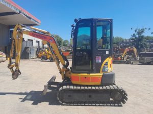 Komatsu PC26 MR-3 mini digger for sale - M00447