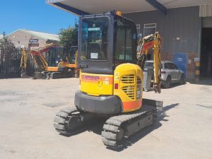 Komatsu PC26 MR-3 mini digger for sale - M00447