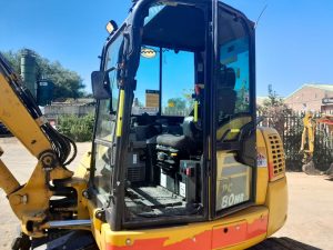 Komatsu PC80 MR-5 midi digger for sale - K01070