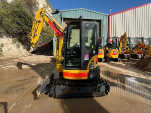 Komatsu PC26 digger for sale - M00443