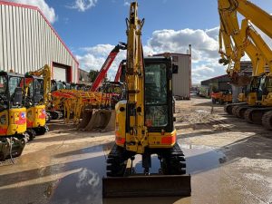 Komatsu PC26 digger for sale - M00443