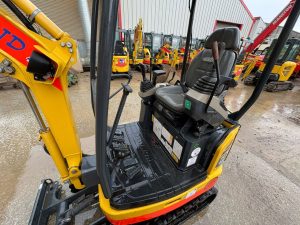 Komatsu PC14 R-3HS mini digger for sale - M00417